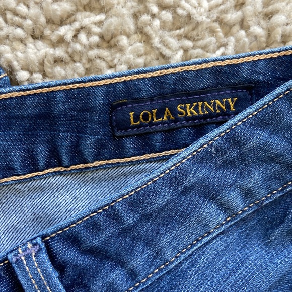 Lucky Brand 4 / 27 Regular dark denim jeans. Lola Skinny. Super flattering. - Picture 3 of 5